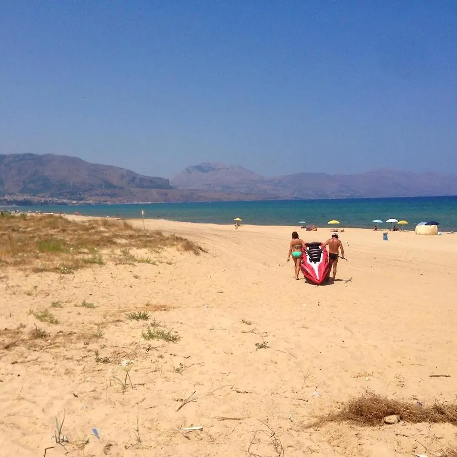Bright Apartment In Alcamo: 100 M² With Sea View  アルカモ