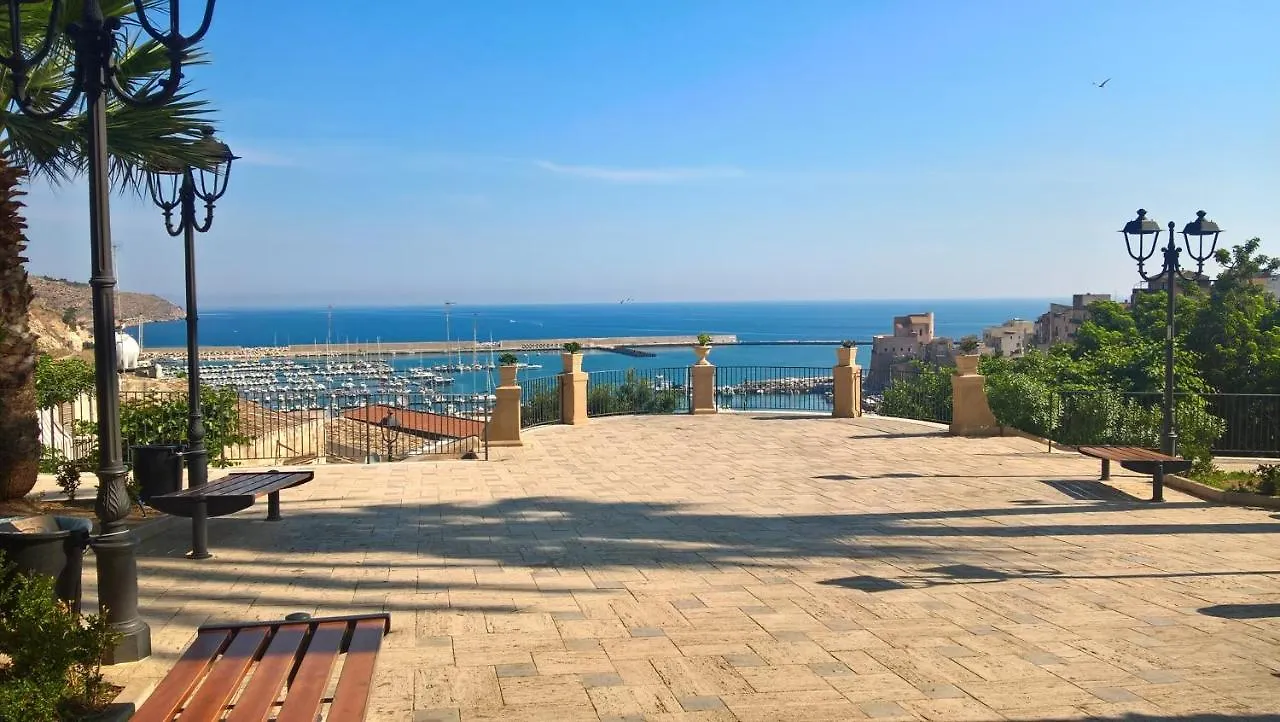 Bright Apartment In Alcamo: 100 M² With Sea View